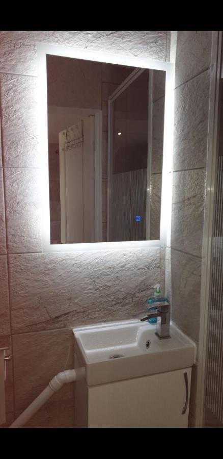 Apartment With Private Hot Tub, Sauna, Ice Bath, Gym Рейнхем Экстерьер фото